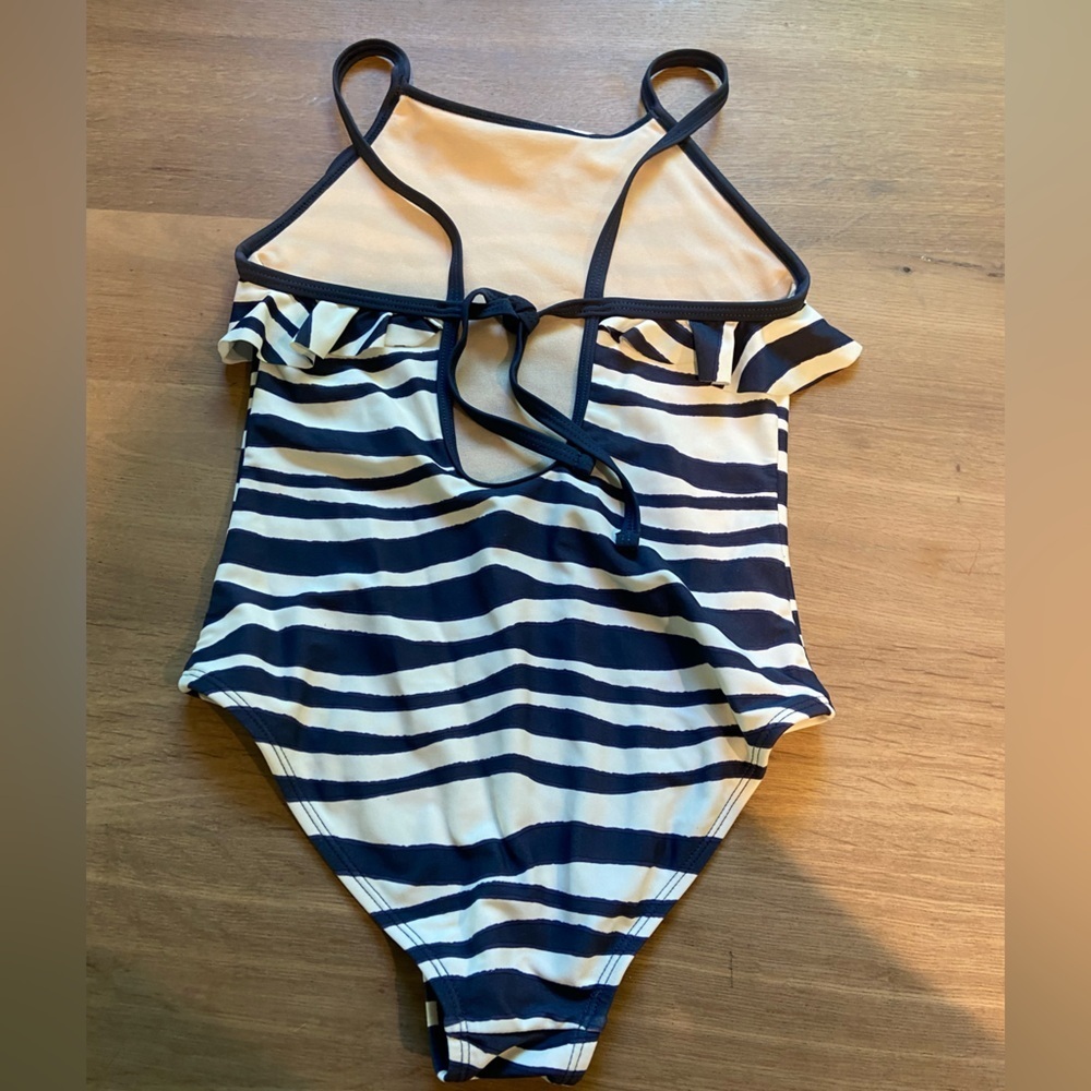 Tea Collection Swimsuit and Rashguard 🩱 - Picture 3 of 4